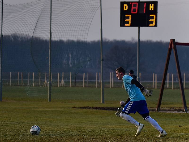 Fotbalisté Skaštic v generálce na start odvetné části divize E doma remizovali s lídrem krajského přeboru - Baťovem 3:3.