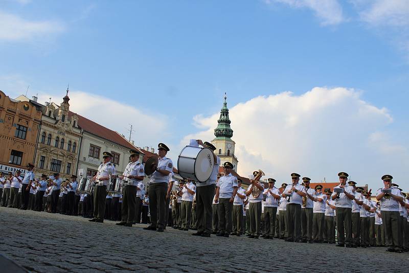 Mezinárodní festival vojenských hudeb na Velkém náměstí v Kroměříži 2019