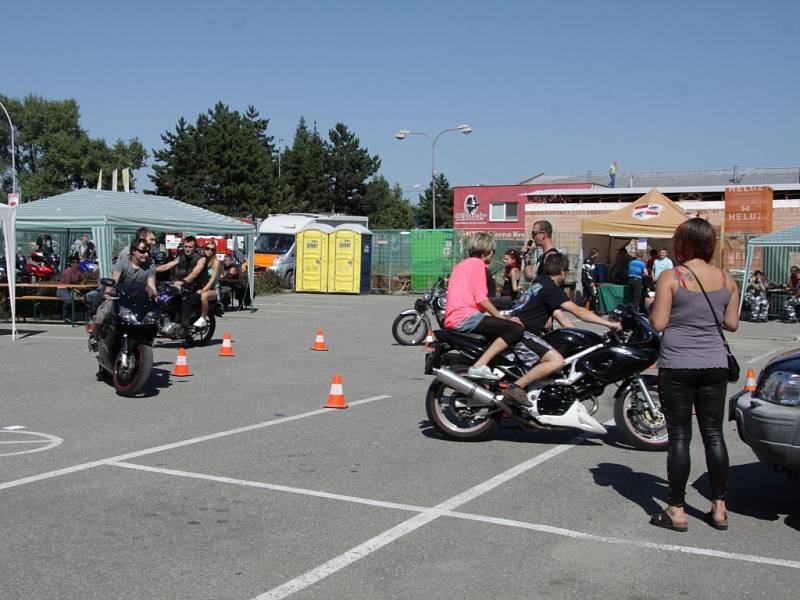 Na setkání motorkářů v Kroměříži přijelo přes stovku nadšenců. Program byl připravený pro děti i dospělé, ti mohli například soutěžit v jízdách zručnosti.