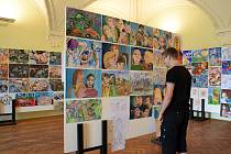 Výstavu obrázků, které žáci nakreslili a namalovali během tohoto školního roku, pořádá na zámku v Holešově výtvarný obor tamní Základní umělecké školy.FOTO: MKS HOLEŠOV