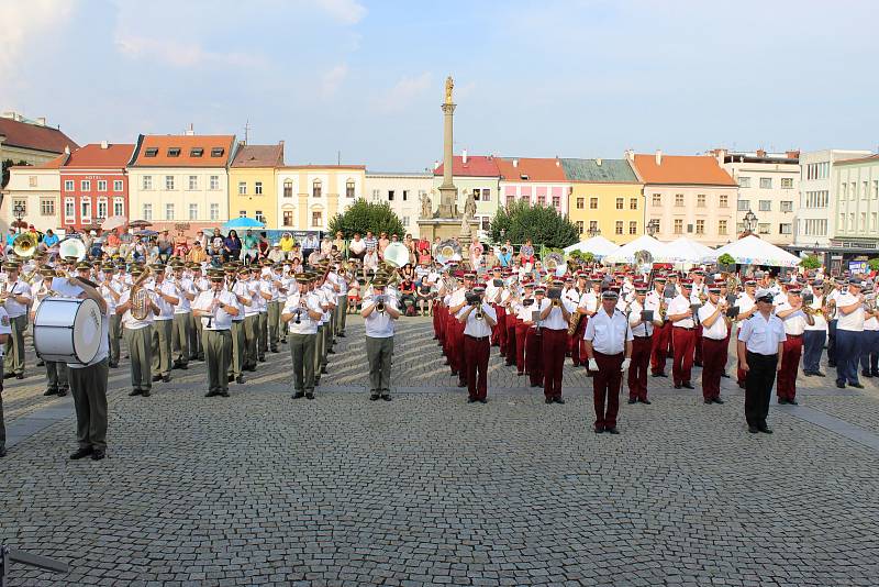 Mezinárodní festival vojenských hudeb na Velkém náměstí v Kroměříži 2019