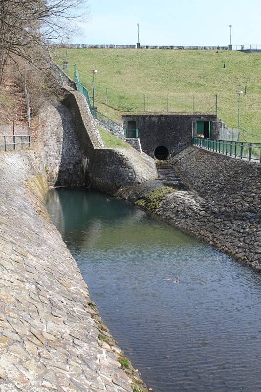 U příležitosti Dne vody mohli zájemci v sobotu nahlédnout do běžně nepřístupných prostor koryčanské přehrady. O prohlídku vodního díla byl v letošním roce velký zájem.