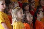 Ve středu odpoledne se konal Májový koncert dětského pěveckého sboru Plamínek z 3. Základní školy Holešov. Děti v aule školy zpívaly nejen svým rodičům.