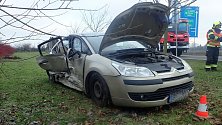 V ulici Holešovská v Hulíně se střetla dvě osobní auta.