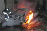 Nadále v šetření hasičů i policie zůstává požár osobního auta Ford Escort, které v sobotu 30. ledna čtrnáct minut po jedenácté večerní lehlo popelem v Cetechovicích.