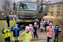 Školáci na Kroměřížsku se společně s vojáky připravovali na mimořádné situace.
