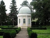 Hvězdárna v holešovské zámecké zahradě.