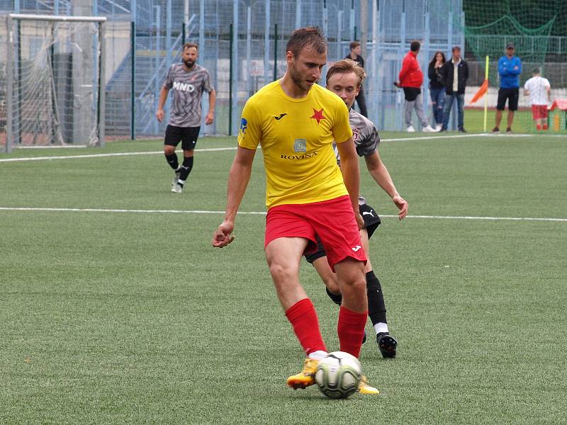 Fotbalisté Kroměříže (ve žlutých dresech) v pátečním přípravném zápase prohráli v Hodoníně 1:3.