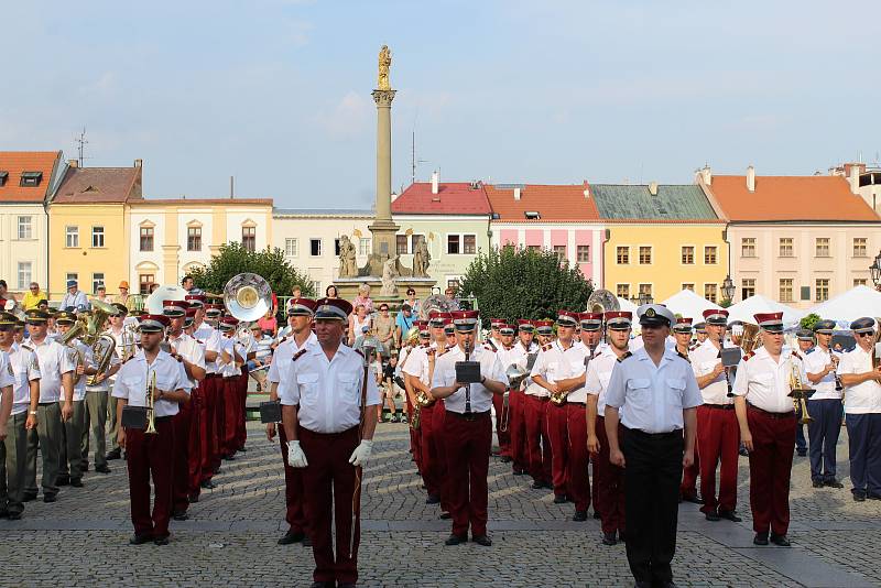 Mezinárodní festival vojenských hudeb na Velkém náměstí v Kroměříži 2019