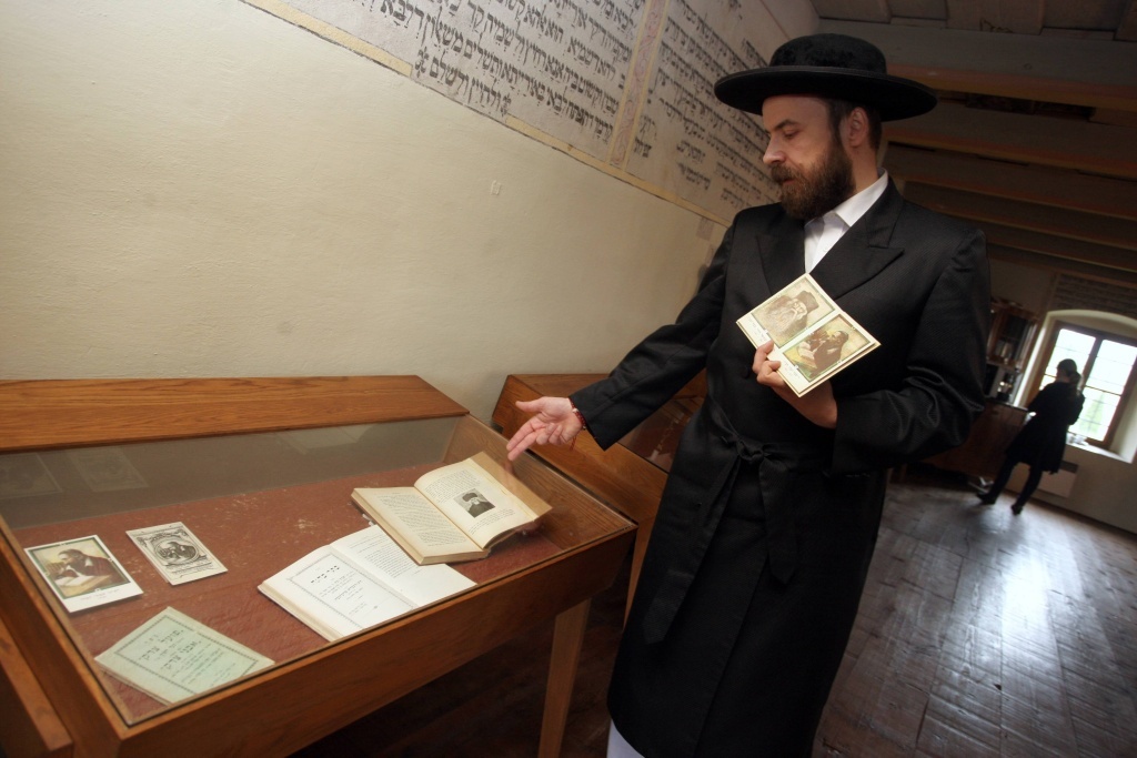 Studovna židovského rabína nabízí vzácné výtisky ze světových aukcí -  Kroměřížský deník