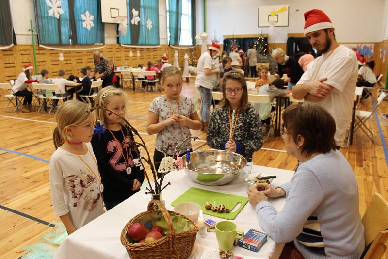 Akce Vánoce na Hané a Valašsku, která má děti seznámit s regionálními vánočními tradicemi, se během dvou dní v TyMy centru zúčastnilo přes čtyři sta dětí.