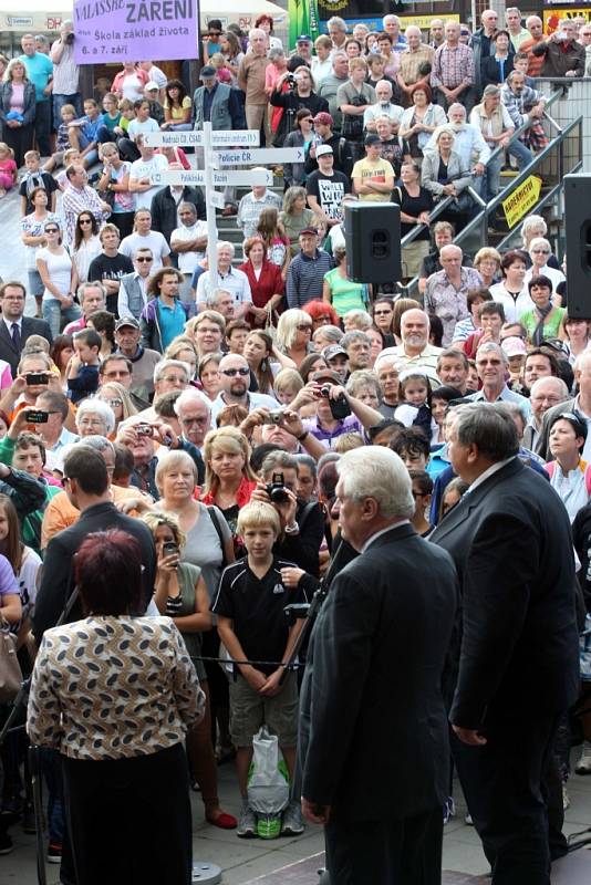 Návštěva prezidenta Miloše Zemana ve Zlínském kraji. Náměstí ve Vsetíně.