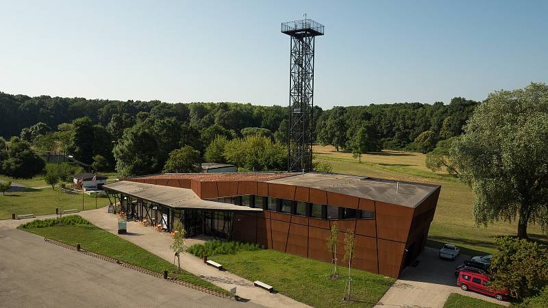 Archeopark Mikulčice - část Předhradí - návštěvnické centrum.