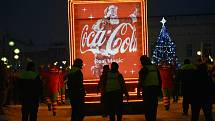 Coca-Cola kamion na náměstí Dr. E. Beneše v Holešově, 17. 12. 2022.