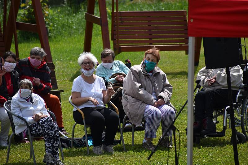 Koncert Standy Hložka v Domově pro osoby se zdravotním postižením Barborka v Kroměříži.