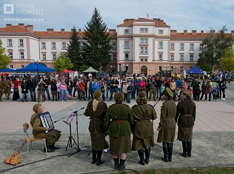 V Kroměříži se v sobotu 3. října konal Den uniformovaných sborů, který nabídl přehlídku historické i současné vojenské techniky nebo bitvu o Zborovský most.