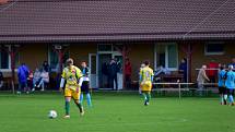 Rezerva fotbalistů Skaštic v 7. kole okresního přeboru porazila doma Břest (ve žlutém) 3:0.