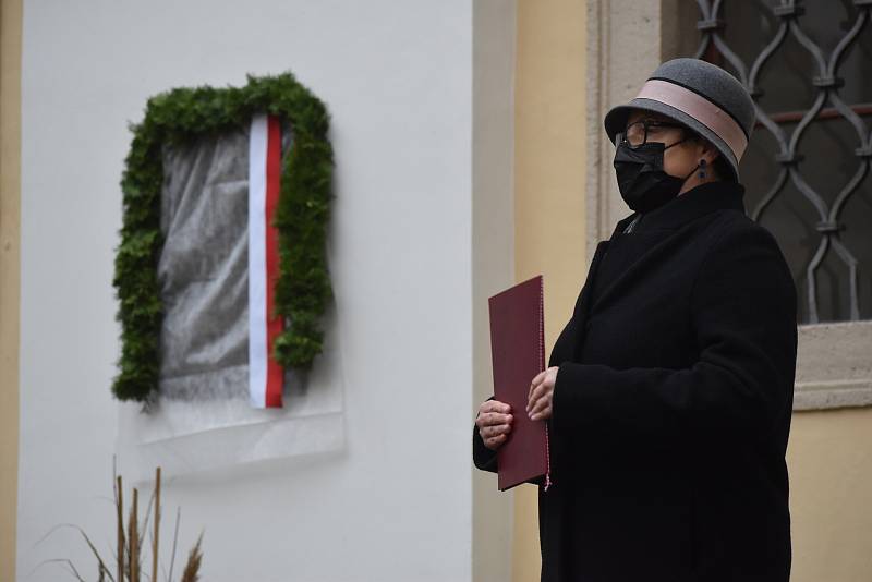 Odhalení pamětní desky odkazuje na život Bartoloměje Paprockého z Hlohol a Paprocké Vůle v Kroměříži. Deska je umístěna v Arcibiskupském zámku v Kroměříži.