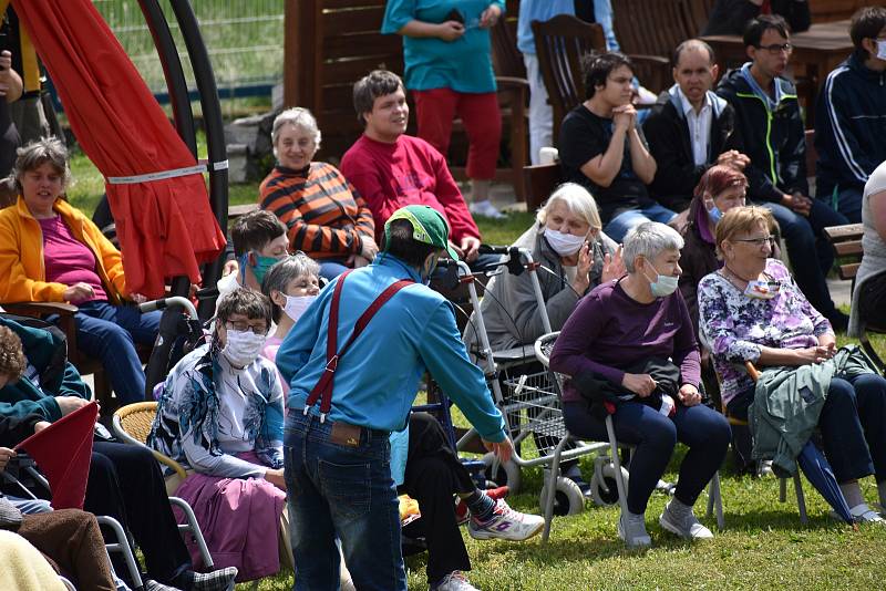 Koncert Standy Hložka v Domově pro osoby se zdravotním postižením Barborka v Kroměříži.