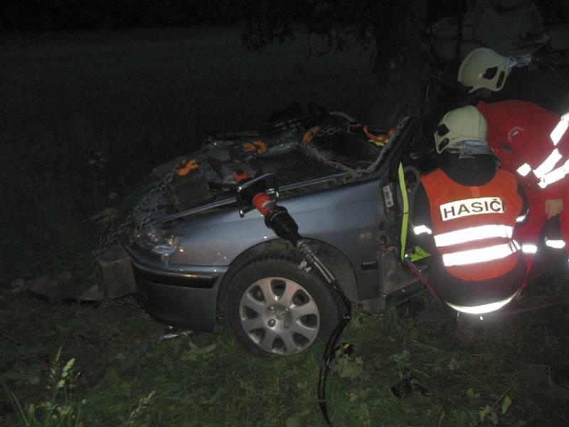 Těžká havárie auta Peugeot 406 u Hlinska p. Hostýnem.