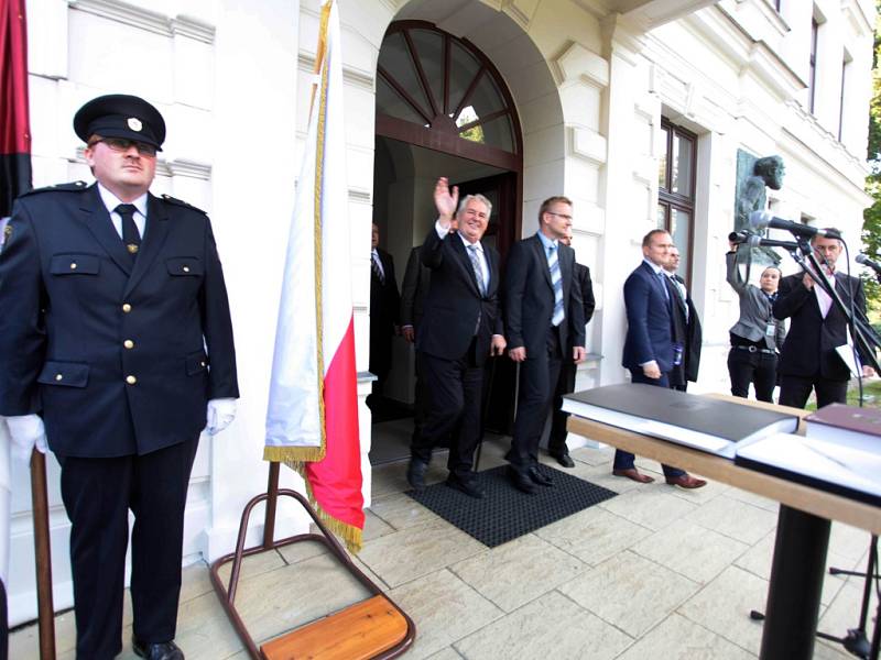 Návštěva prezidenta Miloše Zemana. Návštěva firmy TON a setkání s občany Bystřice pod Hostýnem.