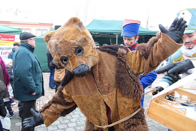 Druhá únorová sobota byla na Kroměřížsku ve znamení masopustu. Tradiční Masopustní jarmark nechyběl ani v Kroměříži, a to za doprovodu maškar, dechové hudby a regionálních specialit.