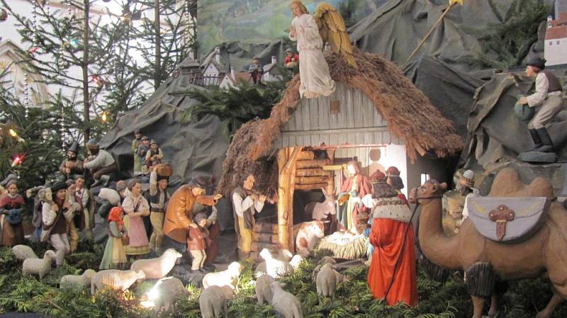 Kostel sv. Mořice v Kroměříži se pyšní krásným vánočním Betlémem. Nechybí ani anděl, který poděkuje za každý dar.  
