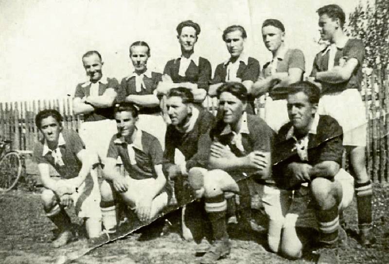 MÍŠKOVICE, 40. LÉTA. Během války, v roce 1943, byl v Míškovicích založen Sportovní klub, který se o pět let později přejmenoval na Sokol. Jeho součástí bylo od počátku také fotbalové družstvo, které v obci funguje dodnes.