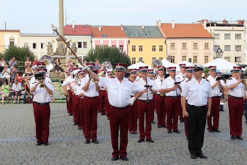 Mezinárodní festival vojenských hudeb na Velkém náměstí v Kroměříži 2019