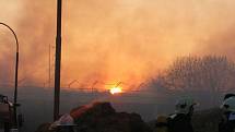 Rozsáhlý požár stohu slámy zaměstnal ve čtvrtek 6. března po poledni okolo dvaceti jednotek dobrovolných a profesionálních hasičů na Kroměřížsku. Likvidace trvala do pozdních večerních hodin.
