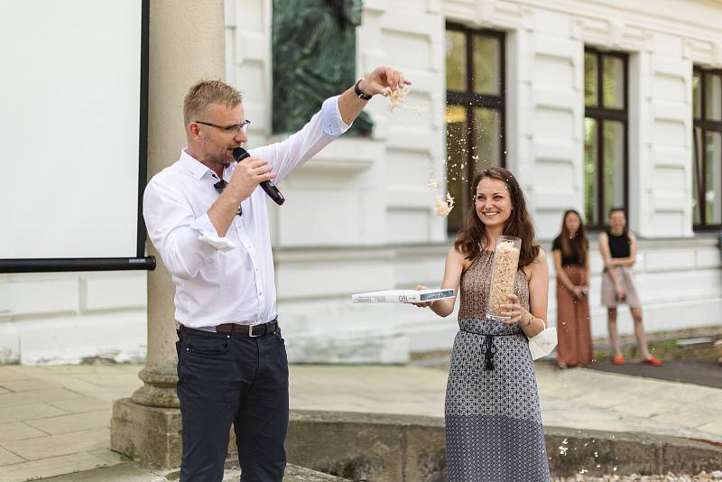 Interní oslavy založení závodu TON v Bystřici pod Hostýnem před 160 lety. Na fotografii generální ředitel Milan Dostalík.