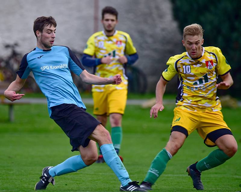 Rezerva fotbalistů Skaštic v 7. kole okresního přeboru porazila doma Břest (ve žlutém) 3:0.