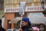 Demonstrace Milion chvilek pro demokracii na kroměřížském Velkém náměstí. 9.6.2020