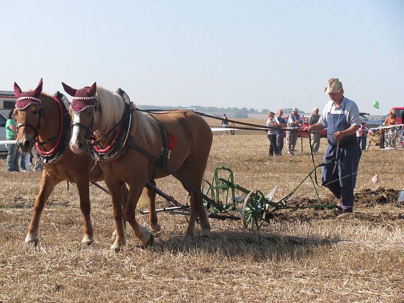 V sobotu 24. září 2011 se v Kroměříži, konkrétně na pozemcích Agrodružstva Postoupky, konalo Mistrovství České republiky v orbě. Mimo hlavní soutěž v orbě traktory a koňskými spřeženími, proběhla také soutěž v orbě malou, domácí mechanizací.