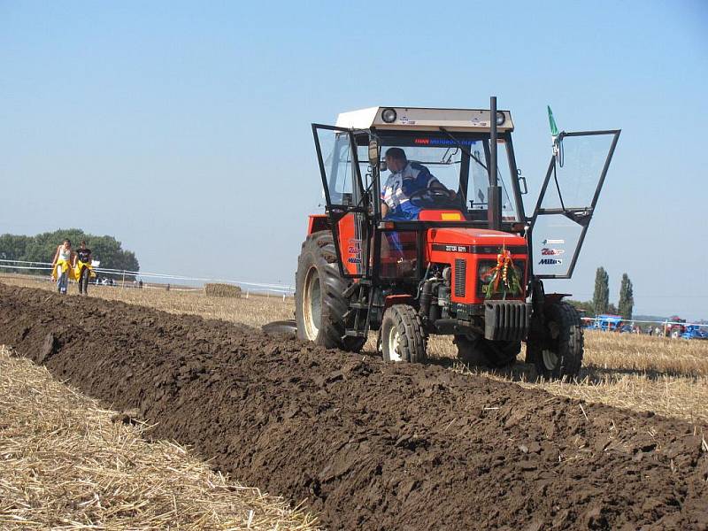 V sobotu 24. září 2011 se v Kroměříži, konkrétně na pozemcích Agrodružstva Postoupky, konalo Mistrovství České republiky v orbě. Mimo hlavní soutěž v orbě traktory a koňskými spřeženími, proběhla také soutěž v orbě malou, domácí mechanizací.