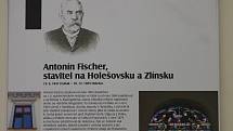 Holešovský zámek nabízí výstavu Antonína a Vladimíra Fisherových známých stavitelů, kteří ve městě působili. 