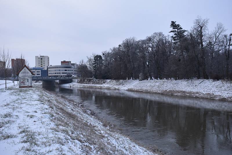 Ledovka a čerstvý sníh v Kroměříži, 8. 2. 2021