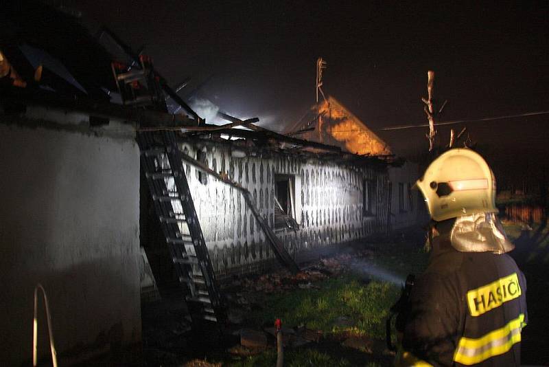 Na samotě u Hulína došlo k rozsáhlému požáru rodinného domu.