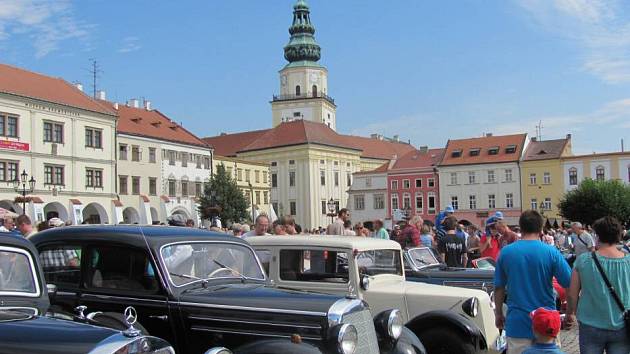 Sraz veteránů na kroměřížském Velkém náměstí