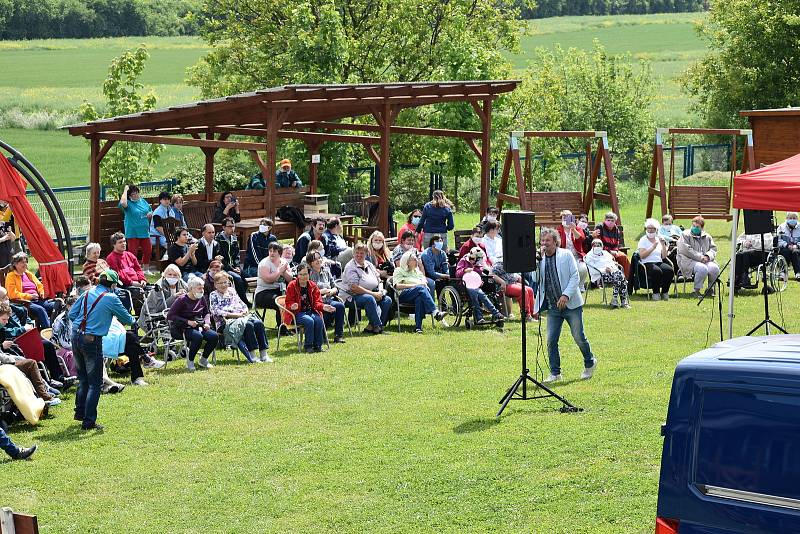 Koncert Standy Hložka v Domově pro osoby se zdravotním postižením Barborka v Kroměříži.