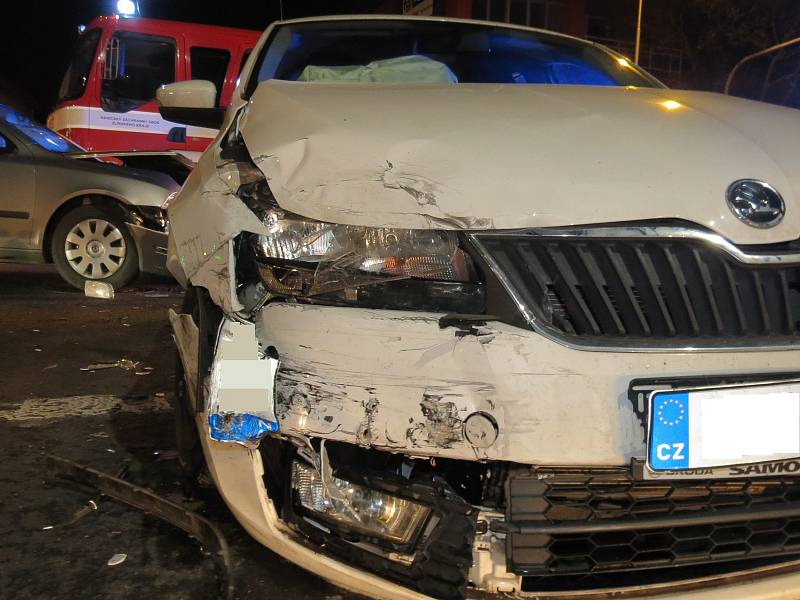 Na kroměřížské křižovatce ulic Hulínská, Kaplanova a Čelakovského se srazila auta.