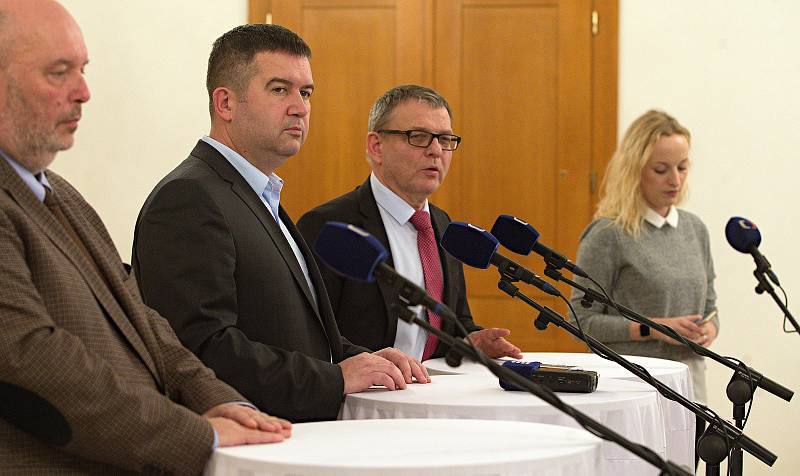 Ministři ČSSD Jan Hamáček, Lubomír Zaorálek, Miroslav Toman v Kroměříži.