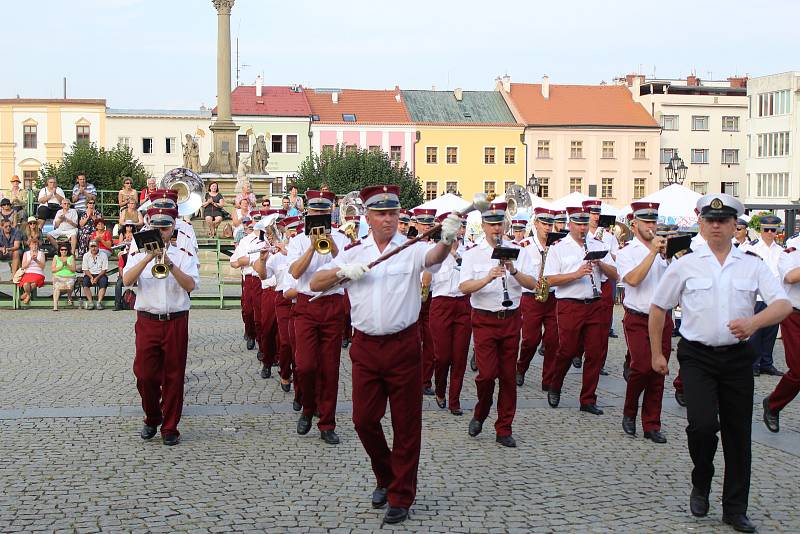 Mezinárodní festival vojenských hudeb na Velkém náměstí v Kroměříži 2019