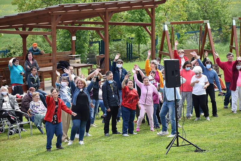 Koncert Standy Hložka v Domově pro osoby se zdravotním postižením Barborka v Kroměříži.