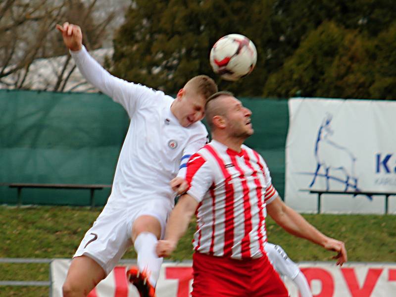MFK Vyškov (bílé dresy) proti Spartaku Hulín