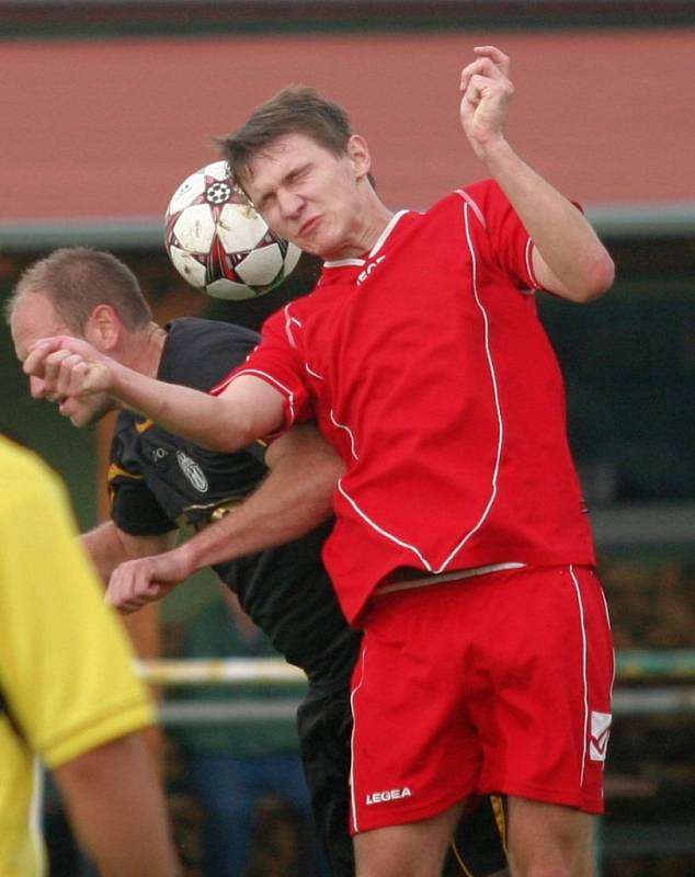 Fotbal II. třída OFS Kroměříž: Holešov B (černí) - Rataje