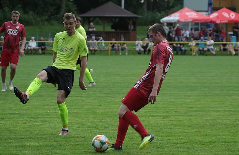 Fotbalisté Kvasic (v červených dresech) v přípravném zápase remizovali s divizními Skašticemi 3:3.