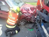 Nehoda osobního a nákladního auta v ulici Holešovská v Hulíně.