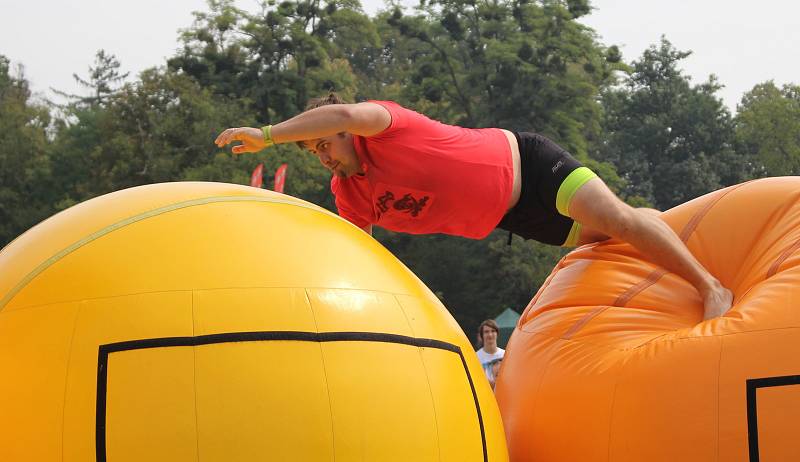 V Kroměříži na Pionýrské louce se konal zábavný den plný sportovních atrakcí na téma Drtivá porážka.