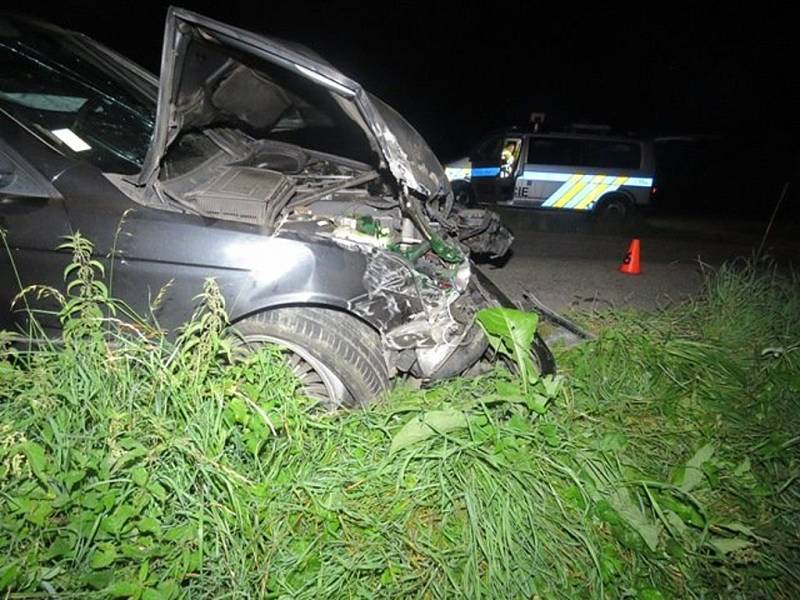 Pod vlivem alkoholu boural v sobotu 20.8. v noci na silnici mezi Cvrčovicemi a Zdounkami sedmačtyřicetiletý cizinec v BMW.